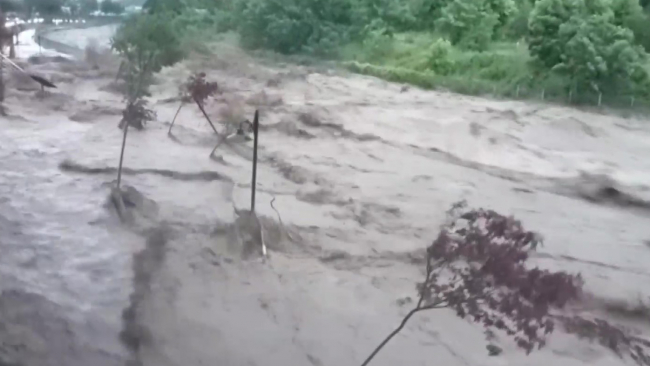 Kastamonu’da sel köprüleri yıktı